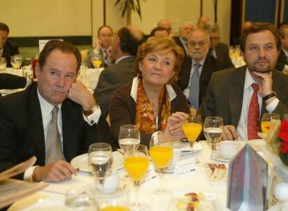 Carmen Caffarel, presidenta del Instituto Cervantes, y Manuel Azpilicueta, presidente del Círculo de Empresarios