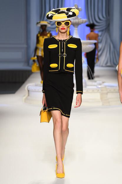 smag-moschino-s23-022