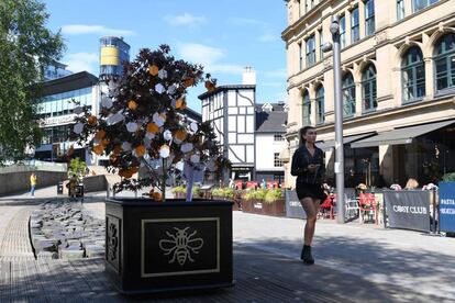 Vista del 'árbol de la esperanza', memorial en recuerdo a las víctimas del atentado de Manchester del pasado 22 de mayo de 2017 tras un concierto de Ariana Grande en el Manchester Arena.