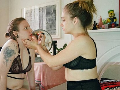 Lena Dunham y Jemima Kirke, en la sesión de fotos de Lonely.