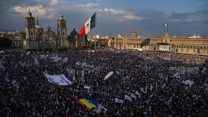 Vista general del Zócalo de Ciudad de México durante la concentración de este sábado.