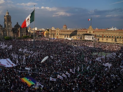 Vista general del Zócalo de Ciudad de México durante la concentración de este sábado.