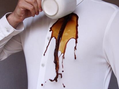 Así son las camisas españolas que no se ensucian ni se arrugan