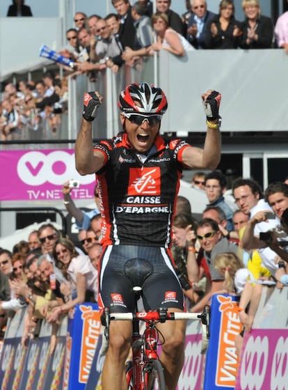 La celebración de Valverde tras ganar la Lieja-Bastoña-Lieja en 2008.