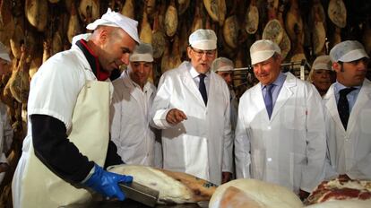 Mariano Rajoy, en la planta de Montesierra en Jerez.