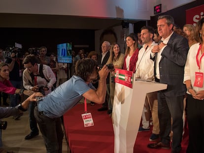 19/06/2022 Juan Espadas durante su comparecencia tras conocer los resultados de las elecciones andaluzas en la sede del PSOE en Sevilla. Fernando Ruso