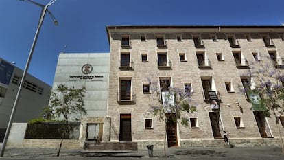 Fachada del edificio principal de la Universidad Cat&oacute;lica de Valencia.