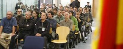 Los 27 procesados en el <i>caso Gestoras, </i>en la sala de vistas de la Audiencia Nacional en la Casa de Campo.