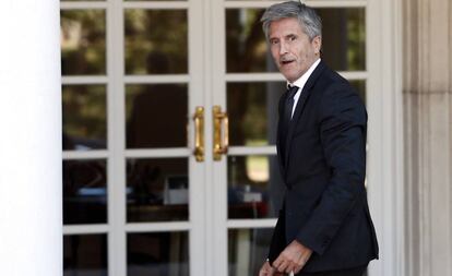 El ministro del Interior, Fernando Grande-Marlaska, al llegar este lunes al Palacio de La Moncloa.