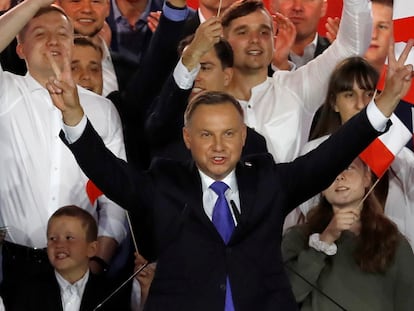 Andrzej Duda,  este domingo tras conocer los resultados de los sondeos.