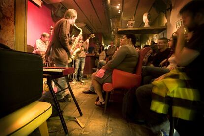 Concert a la sala Heliog&agrave;bal, el maig del 2010.