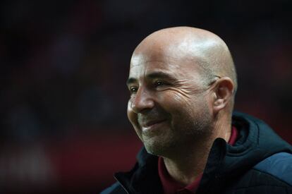 Jorge Sampaoli, entrenador del Sevilla, durante el partido de la jornada 11 de primera división, que disputan esta noche en el estadio Sánchez Pizjuán de la capital andaluza.