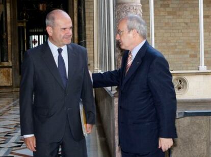 El vicepresidente tercero del Gobierno, Manuel Chaves, y el presidente de la Generalitat, José Montilla, durante su encuentro en Barcelona.