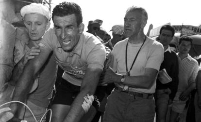 Jacques Goddet (d), en el Tour de 1958.
