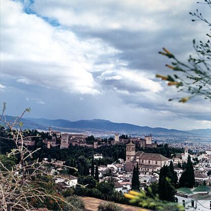 Ésta es la panorámica de la Alhambra que ve Morente desde la terraza de su casa en el Albaicín.