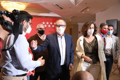 Ángel Gabilondo momentos antes de la rueda de prensa para valorar los resultados obtenidos en la jornada electoral.