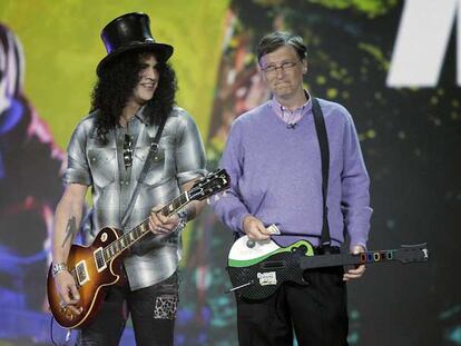 Slash, ex guitarrista de Guns N'Roses, y Bill Gates.