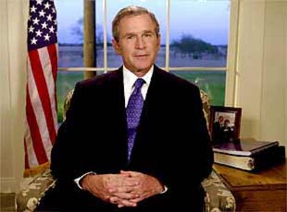 El presidente George Bush, en su rancho en Tejas, tras anunciar su apoyo limitado a la investigación de células madre.