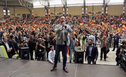 El candidato de Vox, Santiago Abascal, en un mitin en Alicante.