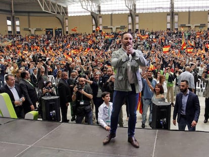 El candidato de Vox, Santiago Abascal, en un mitin en Alicante.