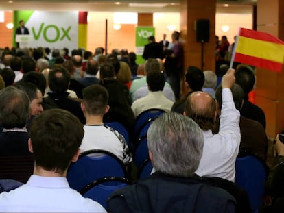 El público en un mitin de Vox en Torrejón de Ardoz, al este de Madrid.