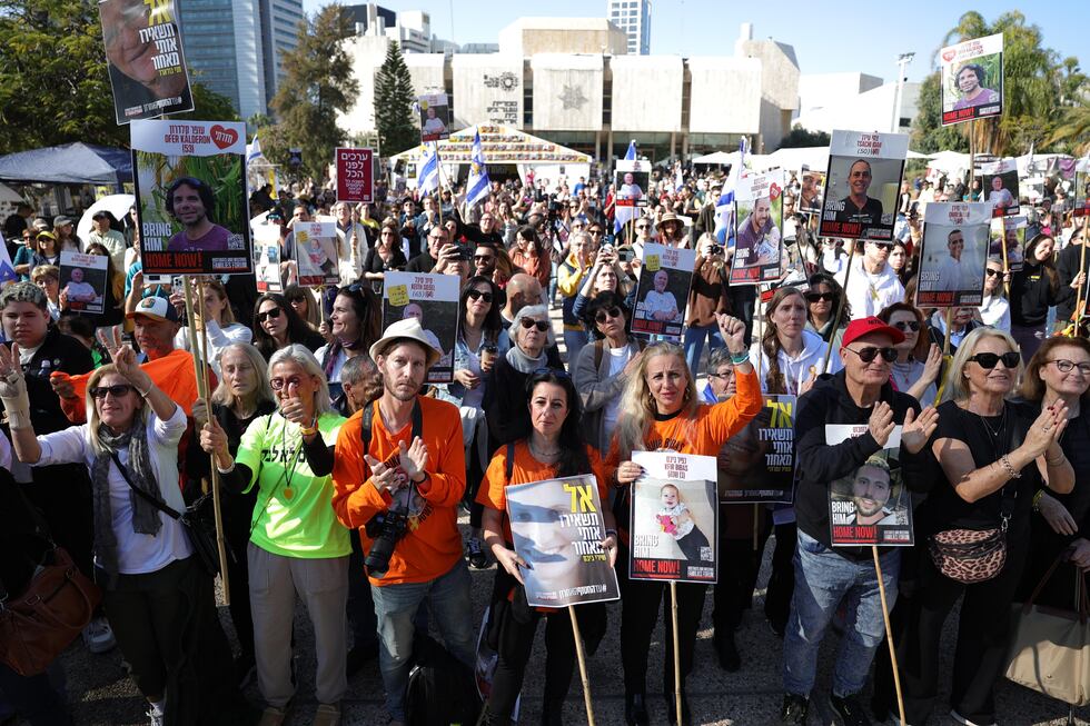 Concentracin en Tel Aviv para seguir en directo la liberacin de rehenes, este sbado.