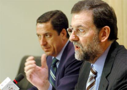 Rajoy, esta mañana en rueda de prensa junto a Eduardo Zaplana.