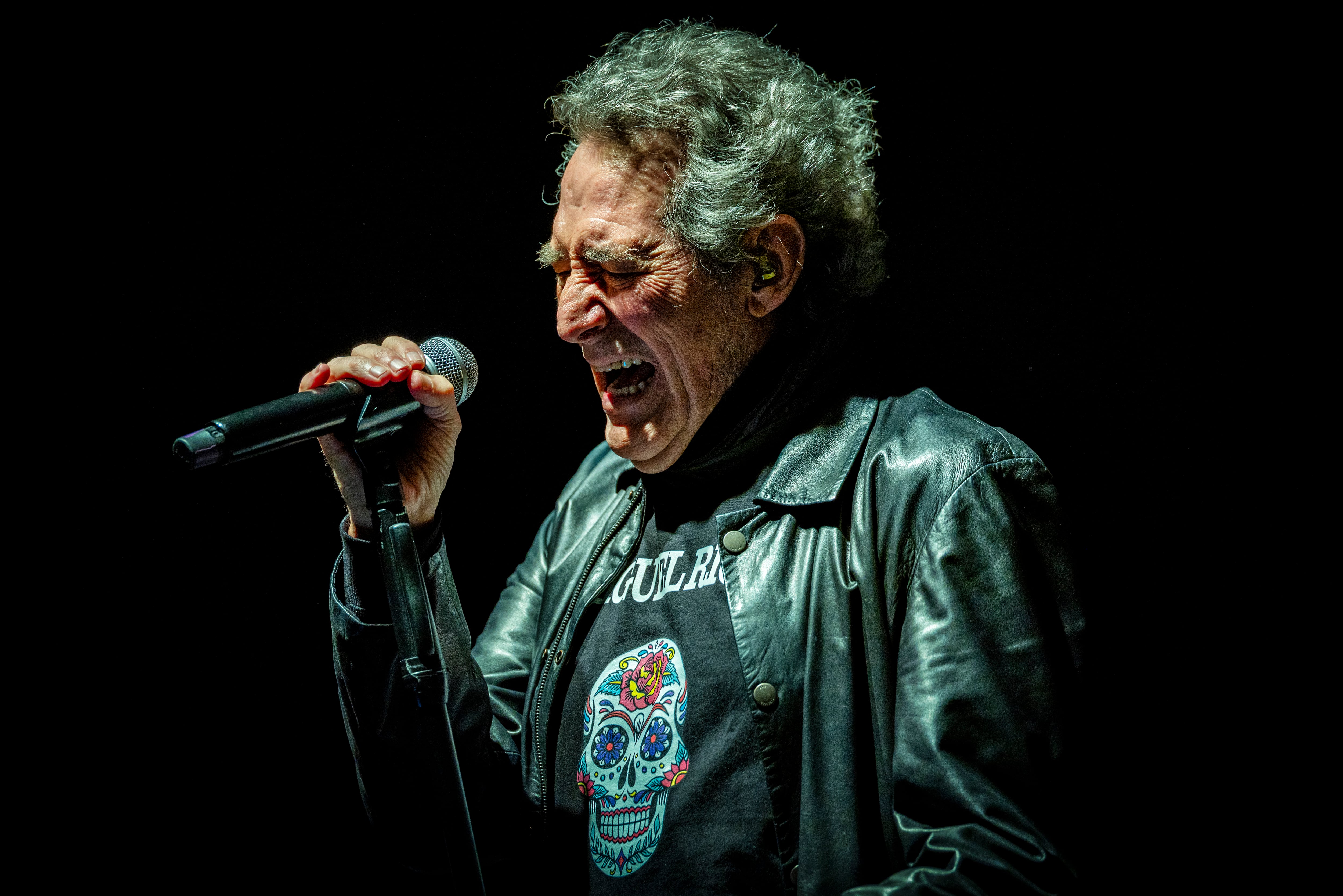 Miguel Ríos durante un concierto en el circo Price de Madrid, el pasado 10 de abril.