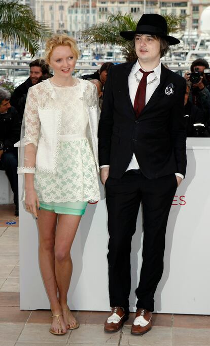 Lily Cole y Pete Doherty han sido los portagonistas de este nublado día en Cannes. Por la mañana posaban juntos para presentar Confession of a Child of the Century.