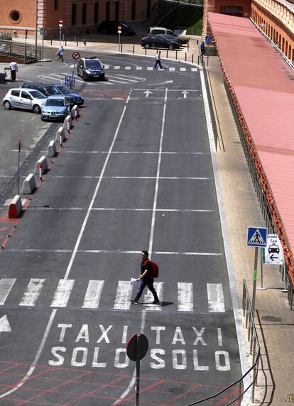 Huelga de taxi por motivo de la aplicación de móvil Uber en la estación de Atocha de Madrid.