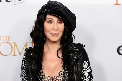 Cher – La estrella del pop declaró en 2013 que convivía con un fantasma muy familiar para ella, el de su expareja sentimental, artística y padre de su hijo Chaz, Sonny Bono, que le envía mensajes lumínicos. “Tengo un candelabro precioso que Sonny consigue hacer funcionar incluso cuando no está conectado a la corriente eléctrica. Adoro a los fantasmas y los prefiero antes que a muchos vivos”, sostuvo en una entrevista la web Reddit.