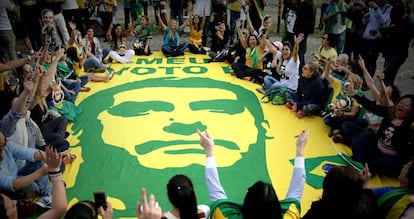 Eleitores do Bolsonaro reunidos em frente ao hospital Albert Einsten, 16 de setembro.