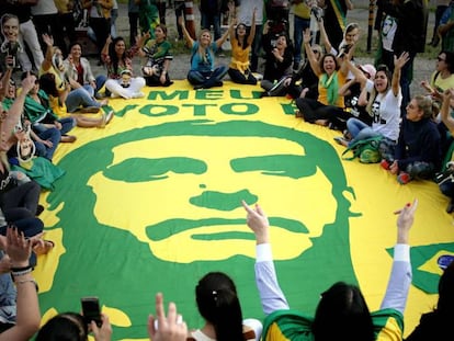 Eleitores do Bolsonaro reunidos em frente ao hospital Albert Einsten, 16 de setembro.