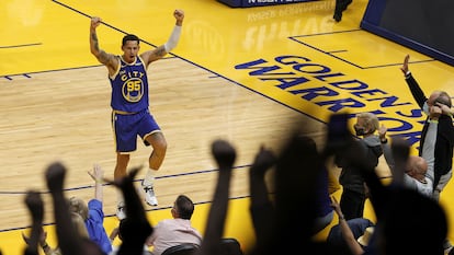 Juan Toscano celebra un punto durante un partido de los Golden State Warriors, el pasado 10 de mayo.