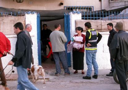 Imágenes de una redada policial en el barrio valenciano de Natzaret.
