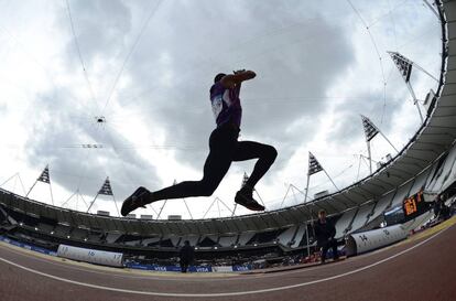 Un campeonato universitario de atletismo ha servido para para probar y estrenar el tartán olímpico