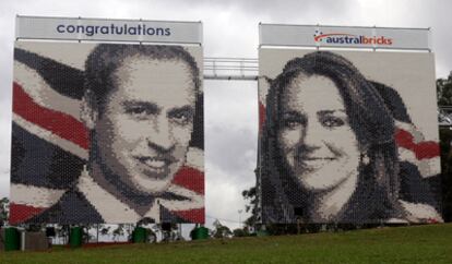 Cartel de felicitación por la boda real a Guillermo de Inglaterra y Kate Middleton colocado en una calle de Sidney.