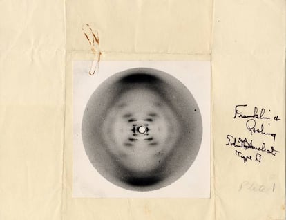 Original de la imagen de difracción de rayos X del ADN, tomada en mayo de 1952 por Raymond Gosling y conocida como la 'Fotografía 51'