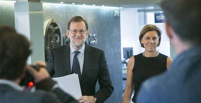 Mariano Rajoy y Mar&iacute;a Dolores de Cospedal, a su llegada a la reuni&oacute;n del Comit&eacute; de Direcci&oacute;n del Partido Popular. 