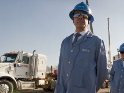 Desde la izquierda, el 'lehendakari', Patxi López; el viceconsejero de Industria, Xabier Garmendia, y el consejero, Bernabé Unda, en su visita a una planta de gas en Dallas (Texas) durante el viaje de una misión empresarial a EE UU en octubre pasado.