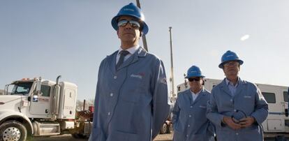 Desde la izquierda, el 'lehendakari', Patxi López; el viceconsejero de Industria, Xabier Garmendia, y el consejero, Bernabé Unda, en su visita a una planta de gas en Dallas (Texas) durante el viaje de una misión empresarial a EE UU en octubre pasado.