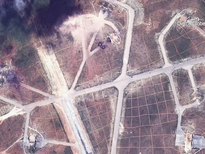 Imagen captada por un sat&eacute;lite de DigitalGlobe tras el ataque a la base siria de Shayrat.