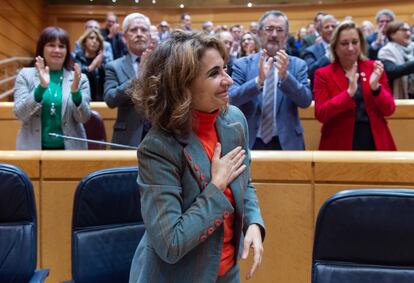 La ministra de Hacienda y Función Pública, María Jesús Montero, celebra la aprobación de los Presupuestos, este martes en el Senado.