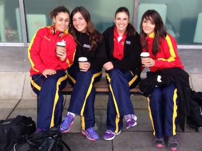 Marta López, Eli Pinedo, Carmen Martín y Bea Fernández, antes de llegar a Serbia.