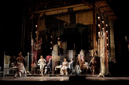 Una escena de 'Adriana Lecouvreur', dirigida por David McVicar en la Royal Opera House de Londres en noviembre de 2010.