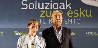 Mintegi y Garaikoetxea, ayer en el acto de EH Bildu en Vitoria.