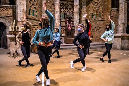 Ensayo del espectáculo 'El último Cantar', en uno de los teatros del parque temático.