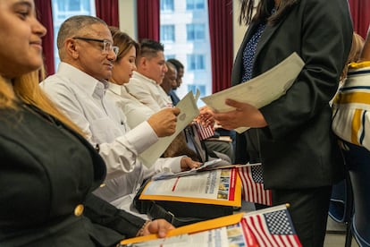 Candidatos a la ciudadanía estadounidense en una ceremonia en la ciudad de Nueva York