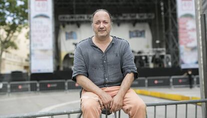 Ramon Sim&oacute;, ayer ante el escenario en el que actuar&aacute; la Plateria en la fiesta de obertura del Grec.