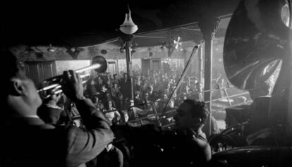 Fiesta en La Criolla, vista desde el estrado de la orquesta, en 1930.